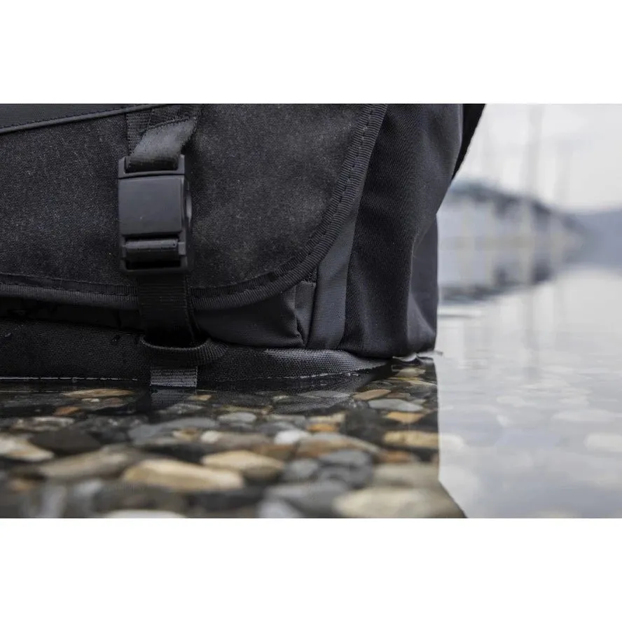 Tenba DNA 9 Messenger Bag - Black